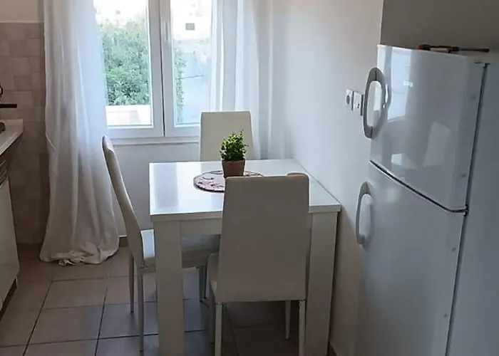 Aparmani Dani 2 * Pag Town