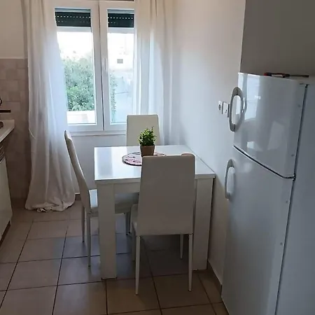 Aparmani Dani 2 * باغ